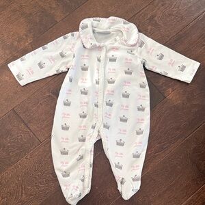 Rachel Riley Crown Print Footie - White and Gray